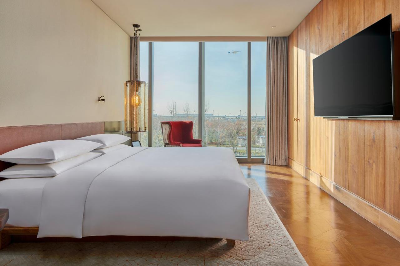 Mumian Beijing Daxing International Airport, Part Of Hyatt Hotel Kültér fotó A guest room at the hotel
