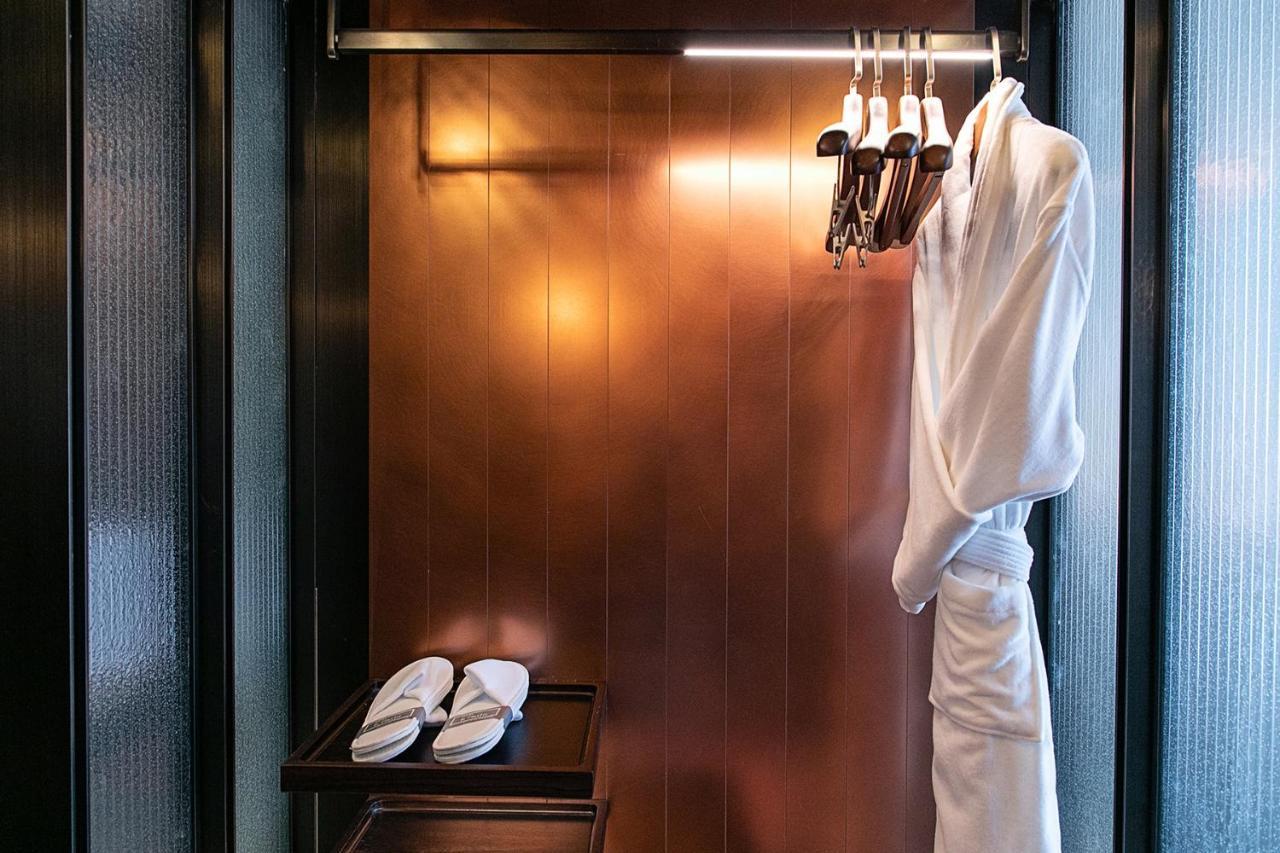 Mumian Beijing Daxing International Airport, Part Of Hyatt Hotel Kültér fotó A bathrobe and slippers in a hotel room